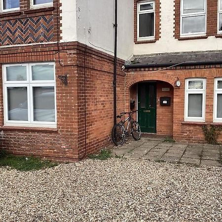 Two Bedroom, Off-Road Parking Ludgershall  ภายนอก รูปภาพ