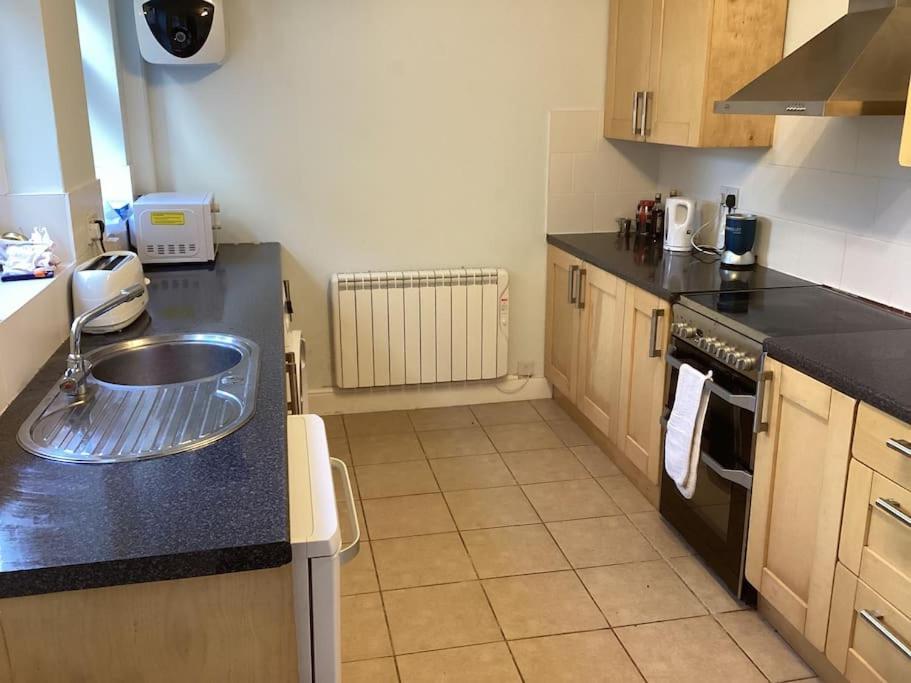 Two Bedroom, Off-Road Parking Ludgershall  ภายนอก รูปภาพ