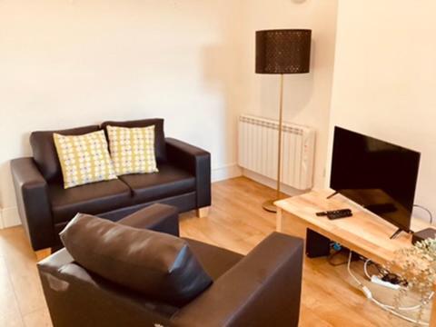 Two Bedroom, Off-Road Parking Ludgershall  ภายนอก รูปภาพ